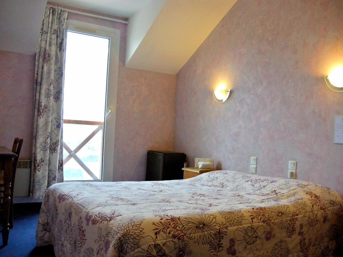 Logis Argonne Hotel Vouziers ภายนอก รูปภาพ
