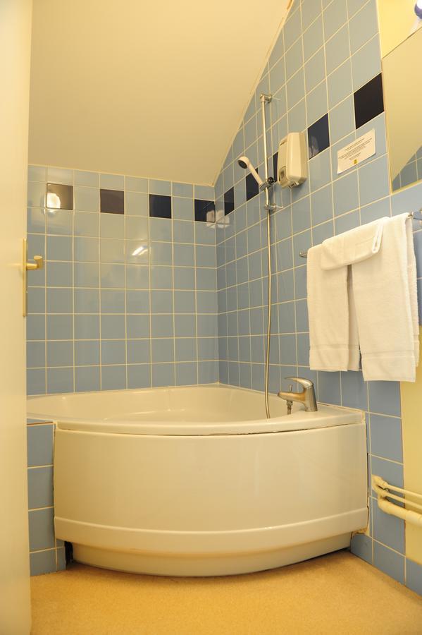 Logis Argonne Hotel Vouziers ภายนอก รูปภาพ