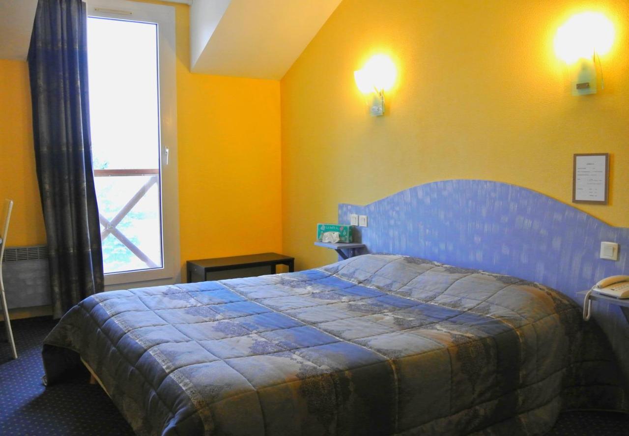 Logis Argonne Hotel Vouziers ภายนอก รูปภาพ