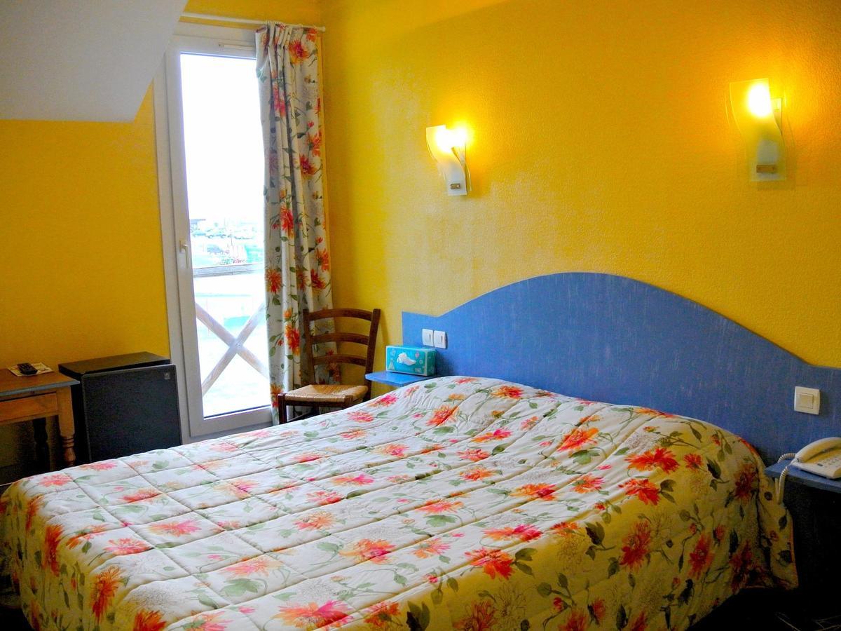 Logis Argonne Hotel Vouziers ภายนอก รูปภาพ